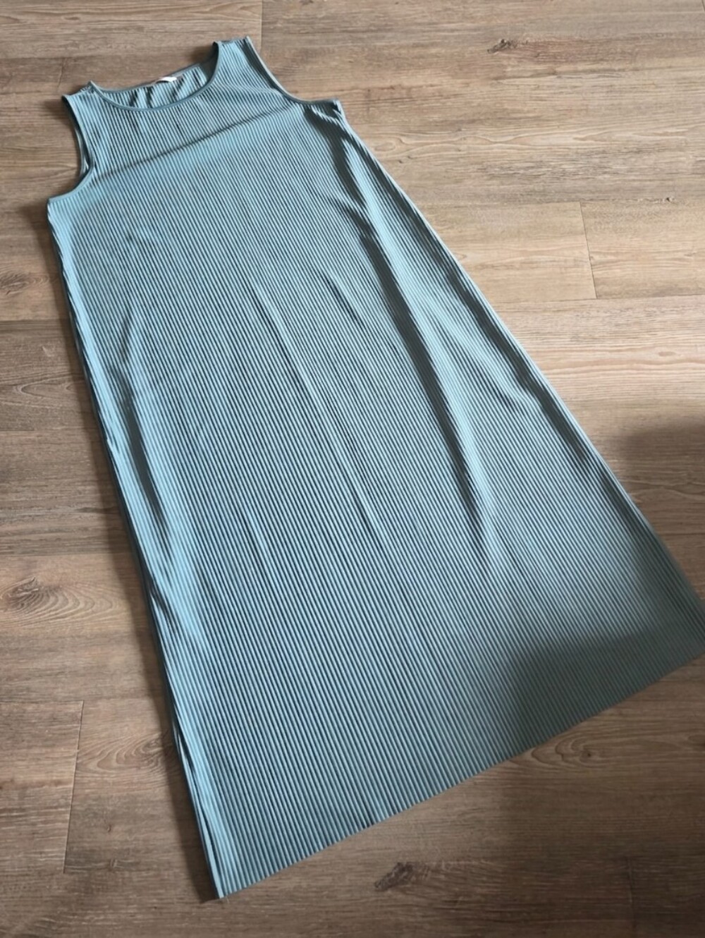 la Vie en Rose Sage Green Ribbed Midi Dress – Large - Picture 2 of 4